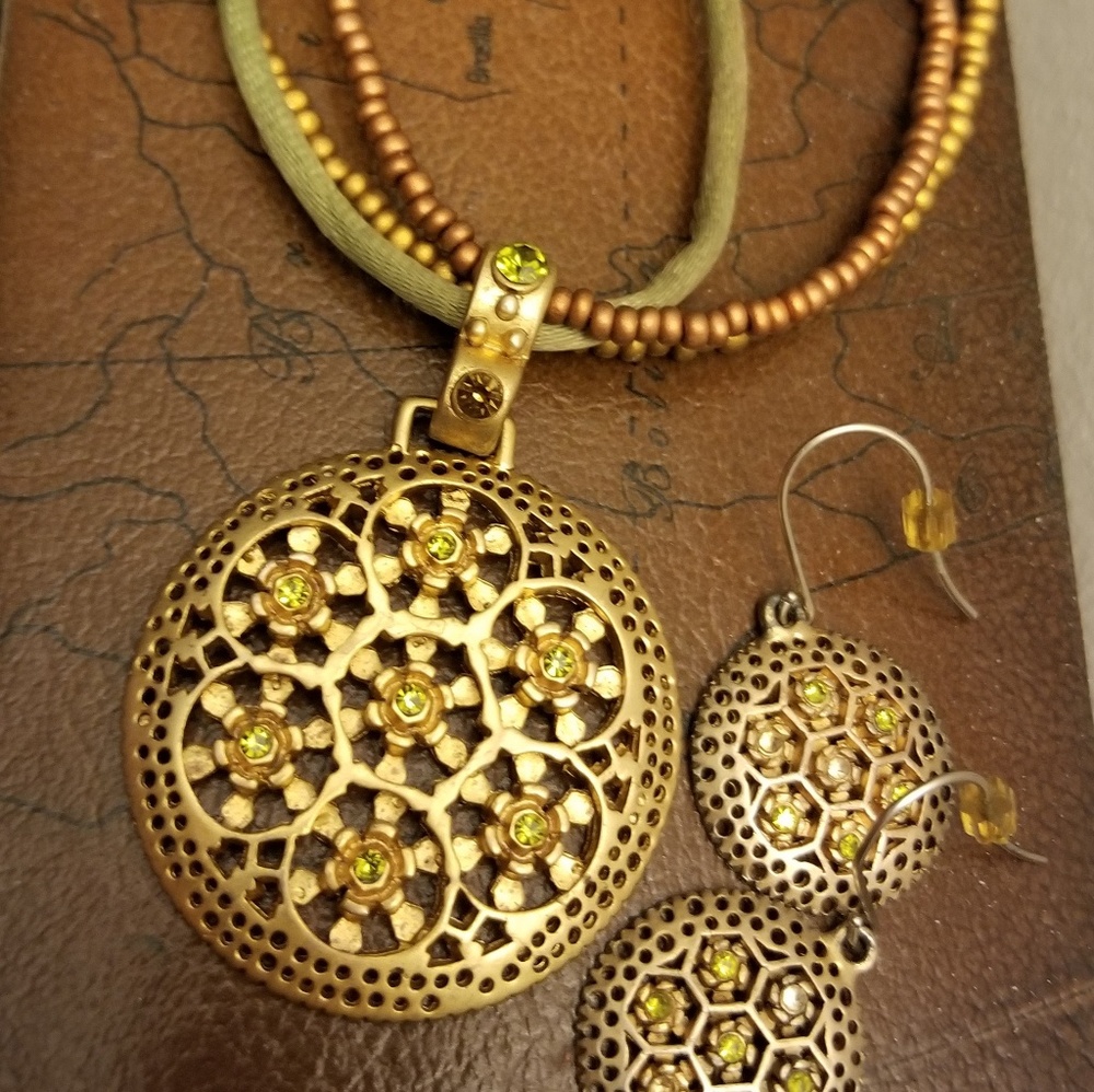 Necklace and earrings set from Premier